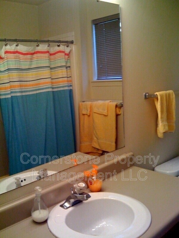 Foto del edificio - 1000 Emery Rd