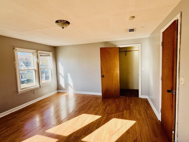 Building Photo - 192 Wakelee Ave