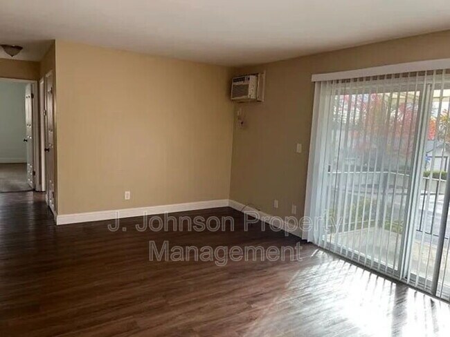 Foto del edificio - 136 Blue Ridge Dr