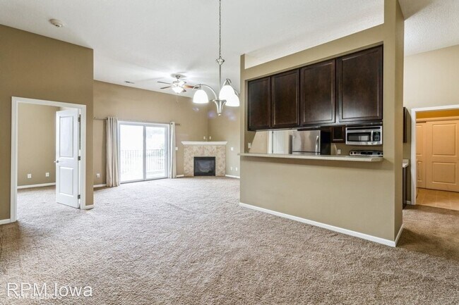 Building Photo - 6350 Coachlight Dr