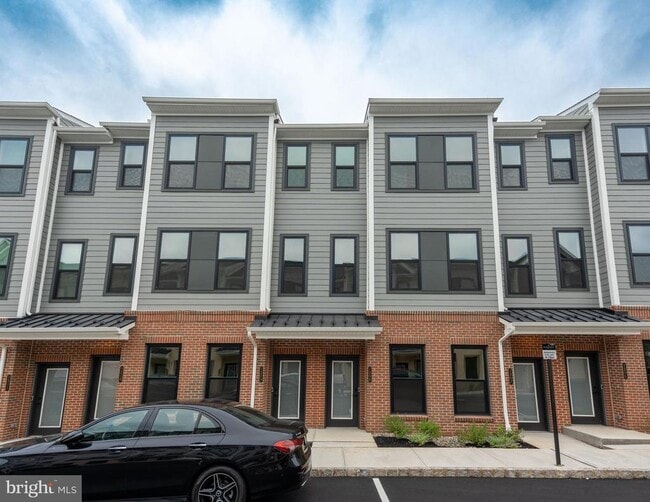 Building Photo - 1208 Parker Blvd