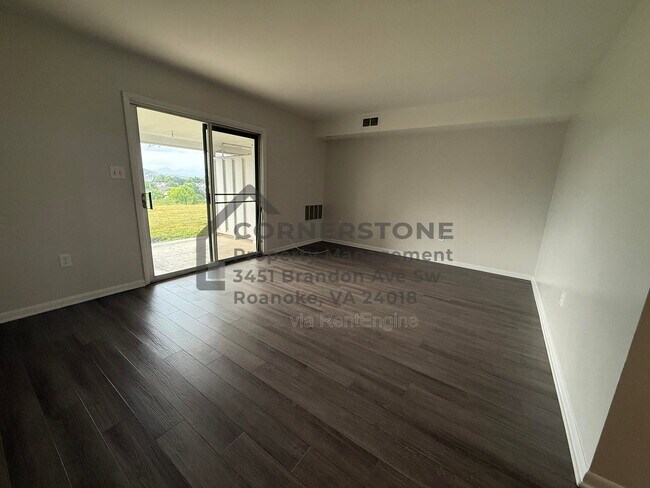 Foto del edificio - 6500 Carefree Ln