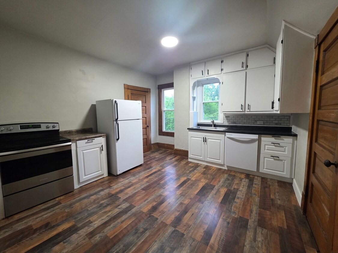 Primary Photo - 750 Baker St