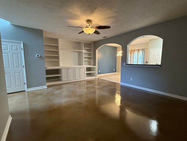 Building Photo - 3BR/2.5BA Townhome in Prime Location