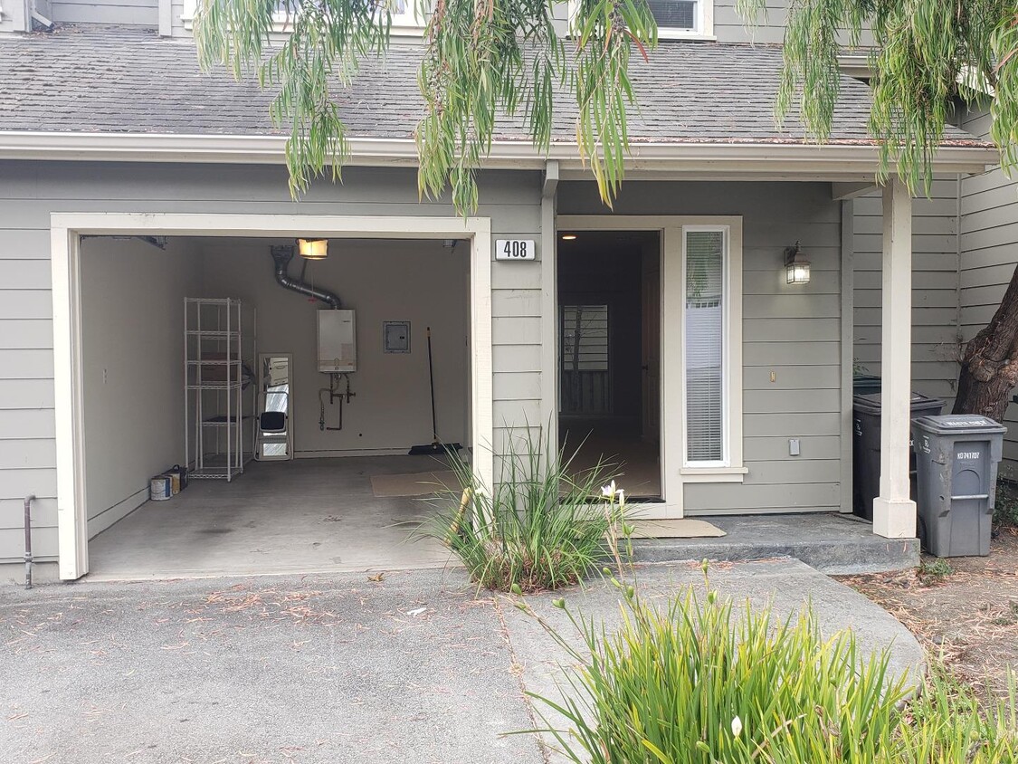 Primary Photo - 408 Coronado St