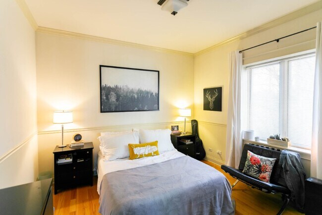 Building Photo - Sunny 2 Bed / 1 Bath near Wrigley