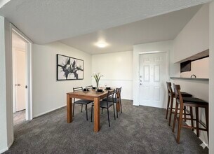 Building Photo - 2822 S Bartell Dr