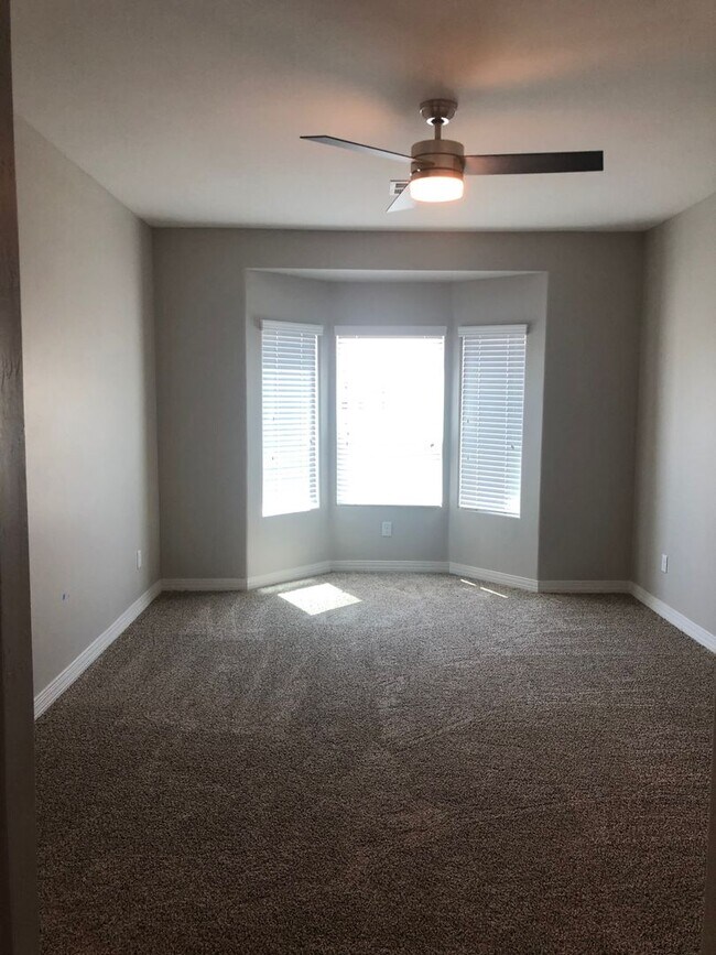 Building Photo - Brand new & Gorgeous Townhomes