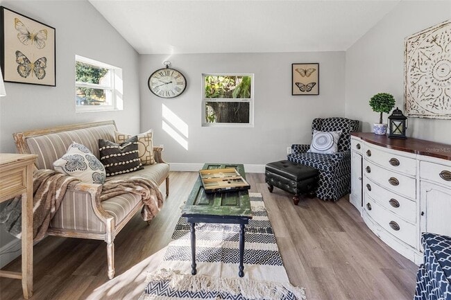 Foto del edificio - 1606 E Osborne Ave