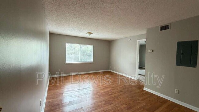 Foto del edificio - 1845 Lindberg Dr