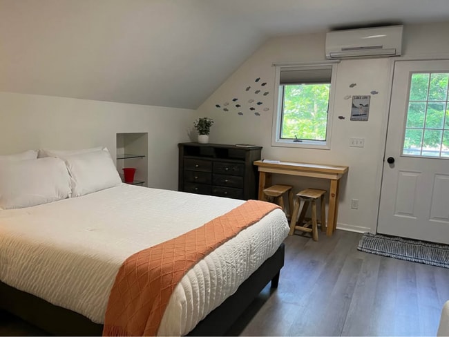 Building Photo - 572 Balsam Ave