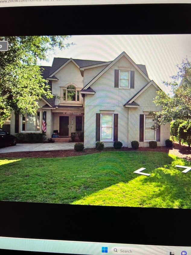 Primary Photo - 184 W Commons Dr