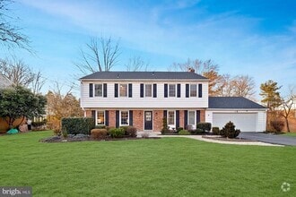 Building Photo - 18 Orchard Way N