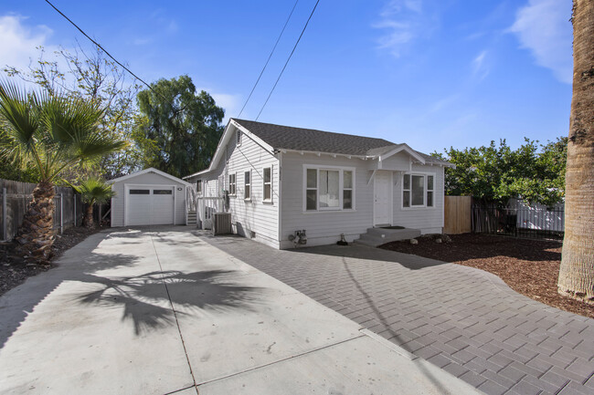 Driveway and detached garage - 3824 Spruce St