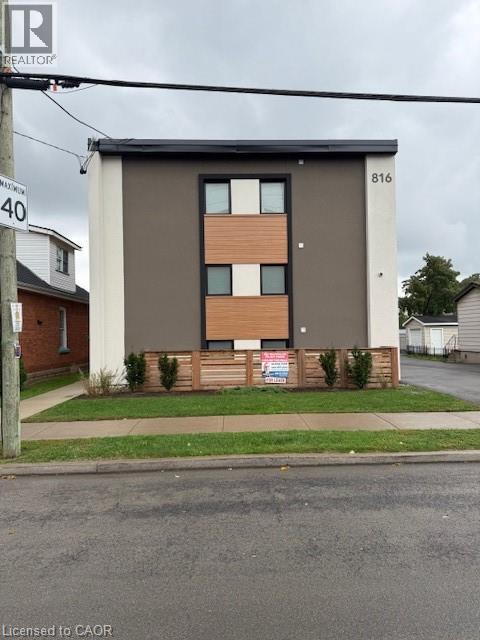 Building Photo - 816 Concession St