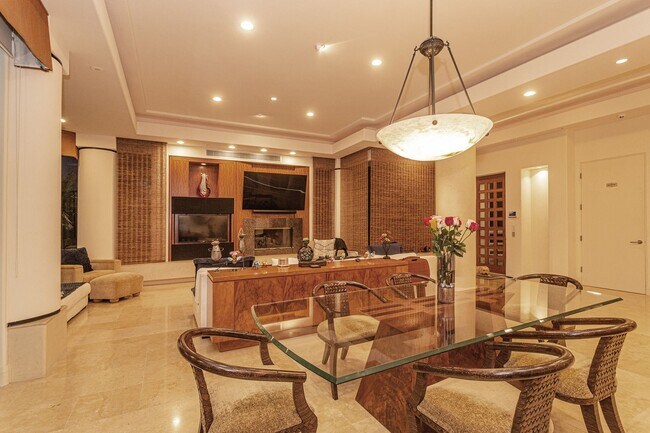 Building Photo - Exquisite Waterfront Gem.