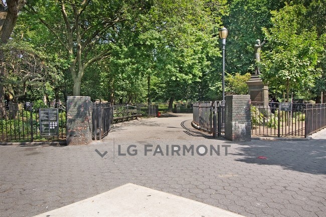 Building Photo - 132 St Marks Pl