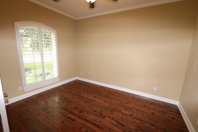 Foto del edificio - 7102 Spring Run Ln
