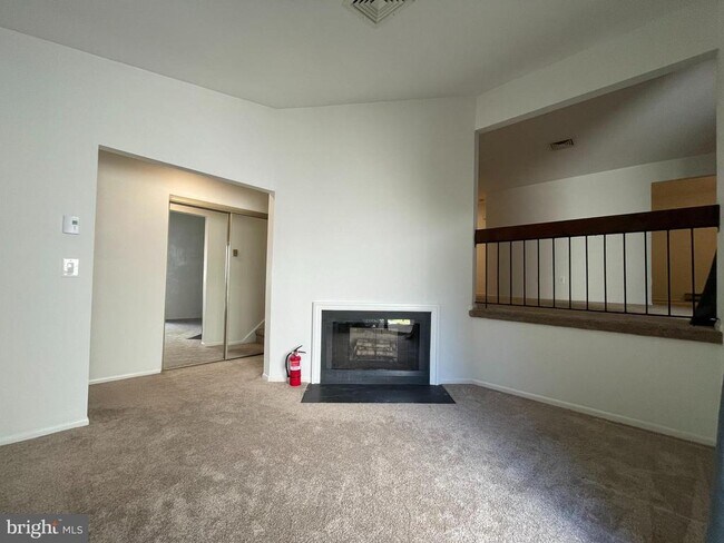 Building Photo - 77 Overlook Dr