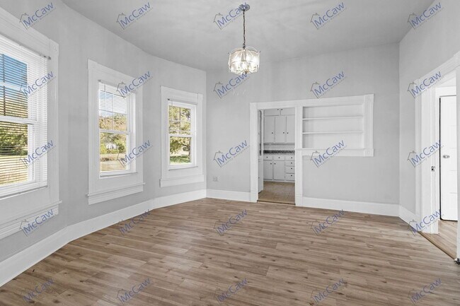 Foto del edificio - 419 N Grand Ave