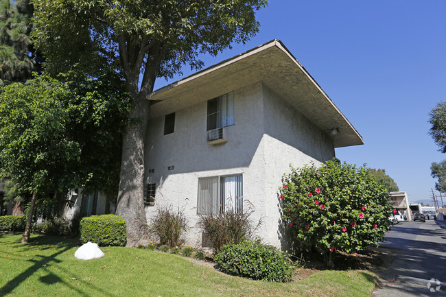 Foto del edificio - Courtyard Apartments