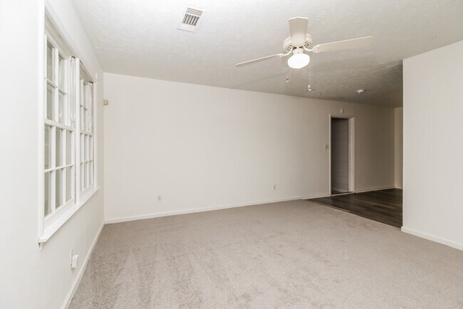 Building Photo - 361 Morris Dr SE