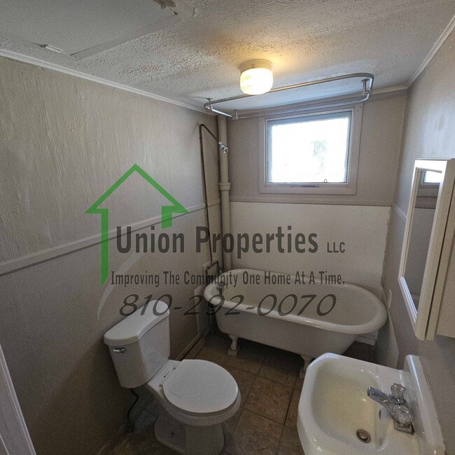 Building Photo - 2612 16th Ave