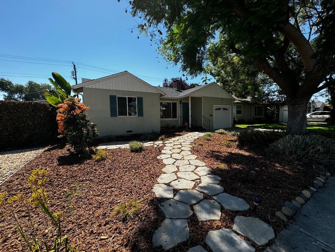 Primary Photo - 722 Armanini Ave