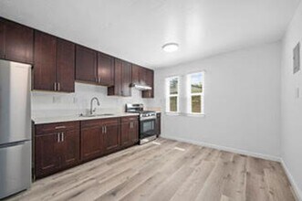 Building Photo - 2136 Drescher St