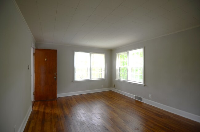 Foto del edificio - 1657 Cedar Ave