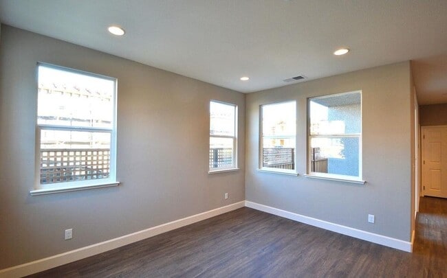 Building Photo - Home in Livermore Available for Move In!