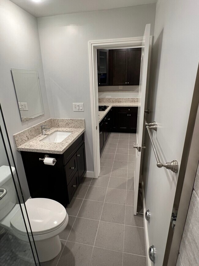 Building Photo - 2020 Del Mar Ave