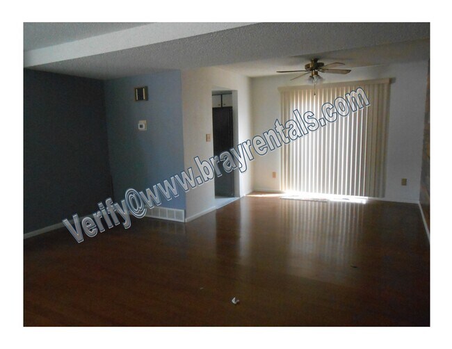 Foto del edificio - 476 Fruitwood Dr