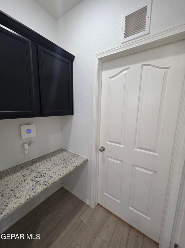 Foto del edificio - 7517 Red Cedar Dr