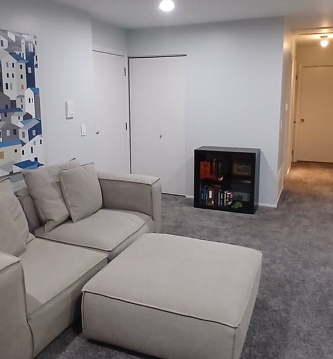 Building Photo - 373 Ferndale Ct