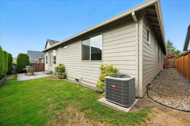 Building Photo - Elegant 3-Bedroom Home with Modern Ameniti...