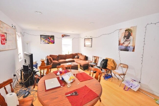 Three Bedroom and One bathroom apartment - Three Bedroom and One bathroom apartment