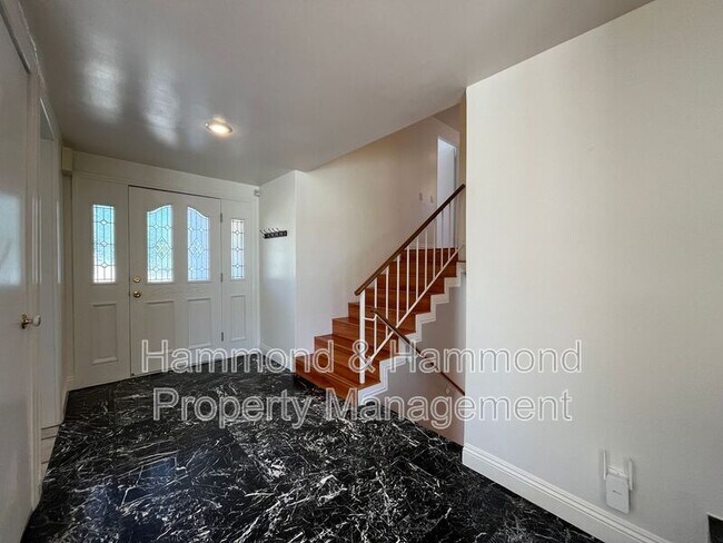 Building Photo - 4527 Stark Ave