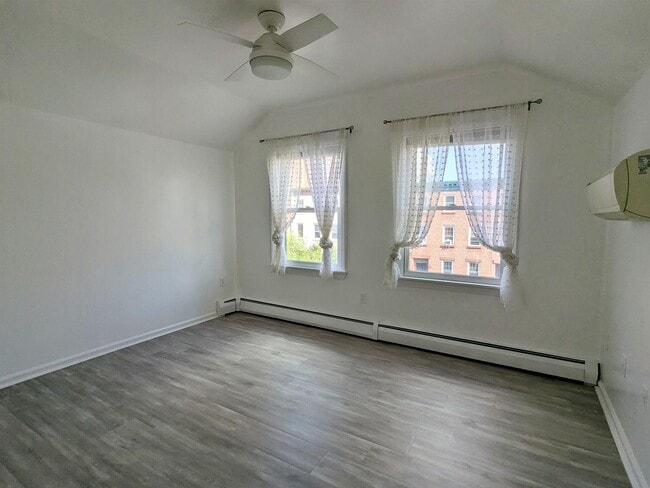 Foto del edificio - 277 3rd St