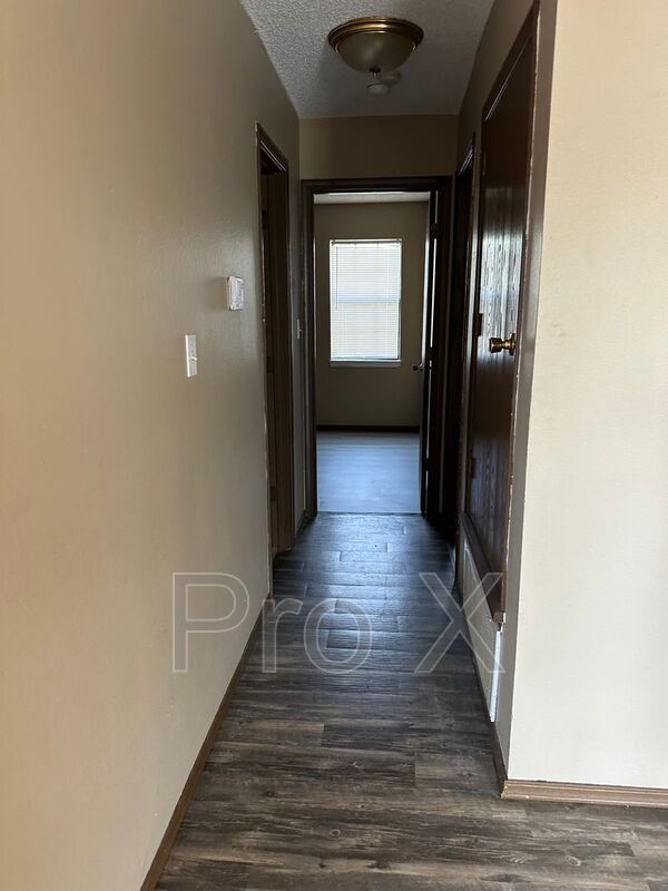 Foto del edificio - 1001 S St Louis Ave