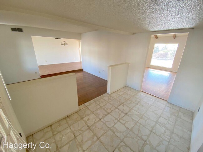 Foto del edificio - 3 br, 3 bath House - 5809 Vista Clara