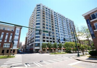 Building Photo - 123 College Pl