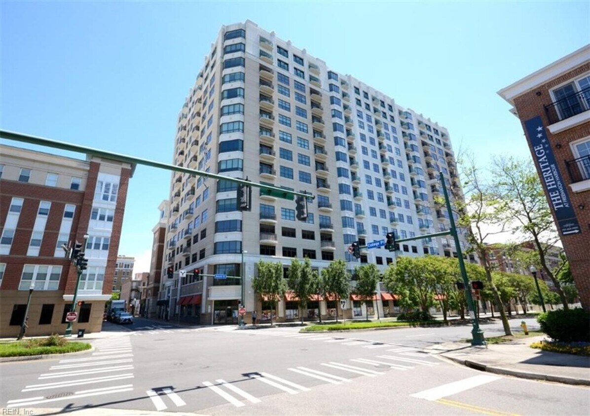 Primary Photo - Spectacular Penthouse Condo in Downtown No...