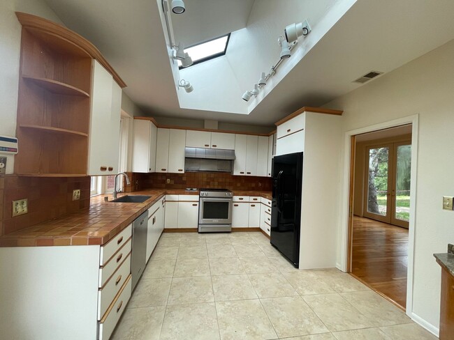 Building Photo - SARATOGA - Custom 3 Bedroom, 3 Bathroom on...