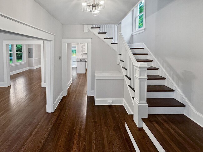 Building Photo - Stunning Newly Remodeled 3-Bedroom Rental ...