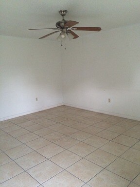 Building Photo - 2607 Dianjo Dr