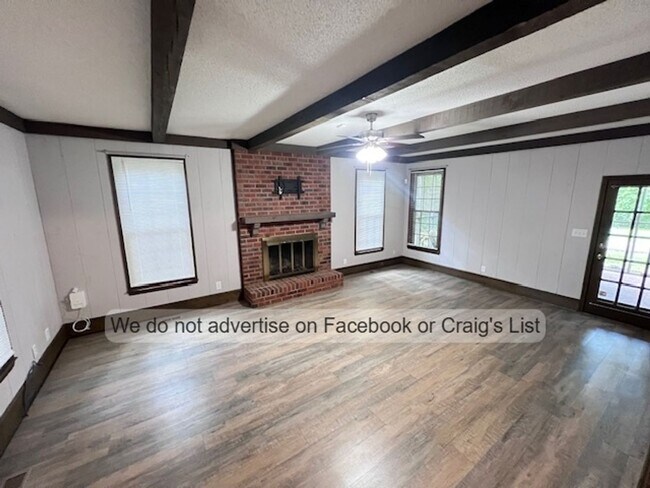 Building Photo - Country Club North- Granther Court