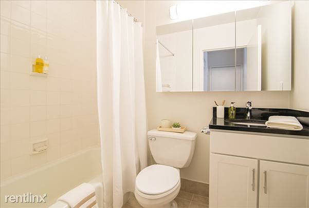 Foto del edificio - Studio, 1 bath  - 734 Columbus Ave