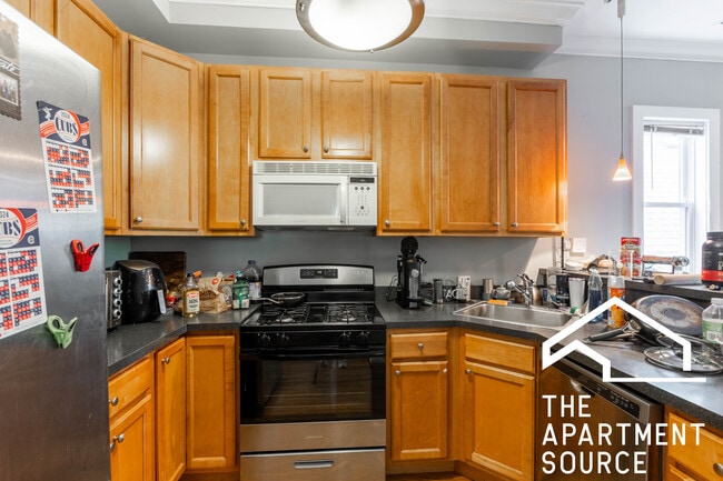 Photo - 1314 W Roscoe St Apartment