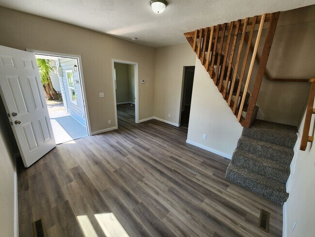 Foto del edificio - Spacious 3-Bedroom, 1-Bathroom Home AVAILABLE NOW!!